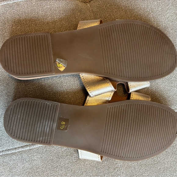 Steve Madden Gold Sandals with Metallic Straps - Picture 3 of 3